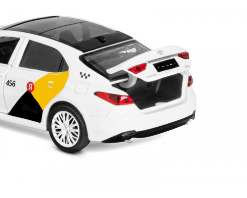 Машина АВТОПАНОРАМА Яндекс Go Toyota Camry, 1/34, белый, инерция, свет, Алиса, в/к 17,5*13,5*9 см
