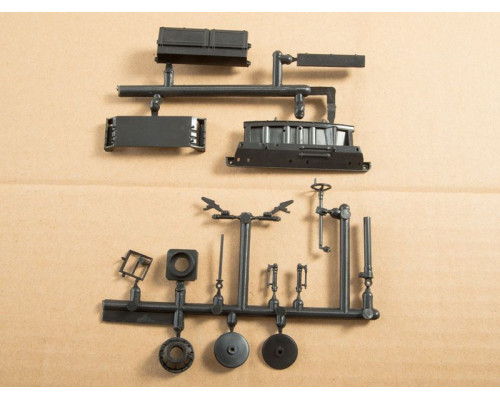 Сборная модель AVD ЛУНА-М 9П113 с ракетой 9М21 на шасси ЗИЛ-135ЛМ, 1/43