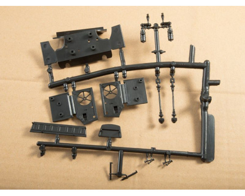 Сборная модель AVD ЛУНА-М 9П113 с ракетой 9М21 на шасси ЗИЛ-135ЛМ, 1/43