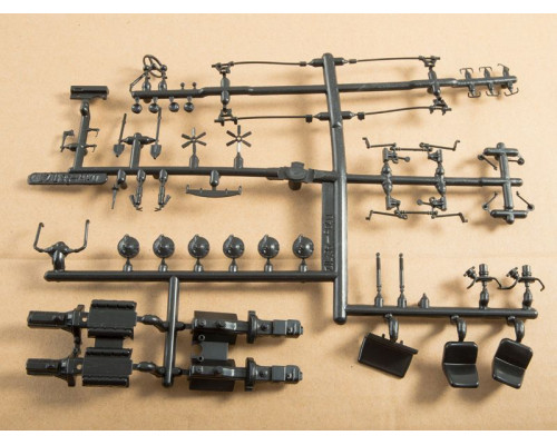 Сборная модель AVD ЛУНА-М 9П113 с ракетой 9М21 на шасси ЗИЛ-135ЛМ, 1/43