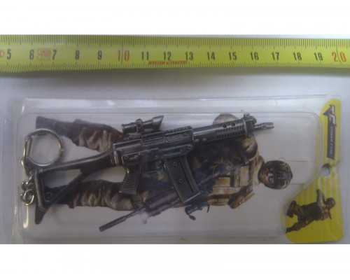 Брелок-сувенир автоматы из металла серии Cross Fire М16, FAMAS