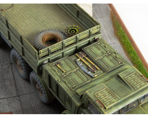 Сборная модель AVD ЗИЛ-135ЛМ бортовой, 1/43