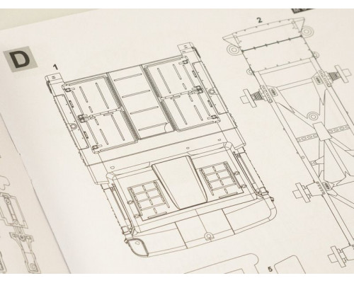 Сборная модель AVD ЗИЛ-135ЛМ бортовой, 1/43