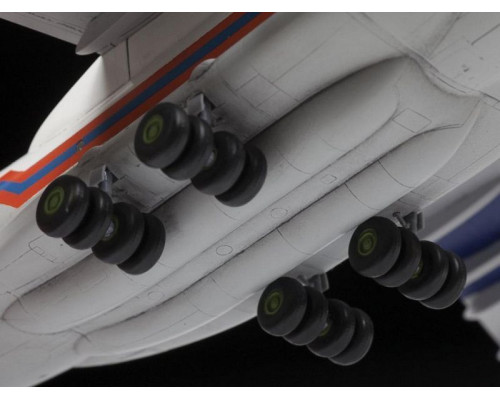 Сборная модель ZVEZDA Российский транспортно-десантный самолет Ил-76 ТД МЧС России, 1/144