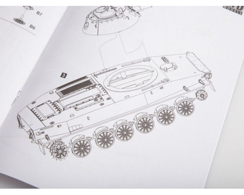 Сборная модель AVD Плавающий танк ПТ-76, 1/43