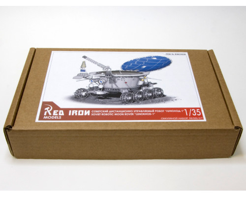 Сборная модель Red Iron Models Советский дистанционно управляемый робот Луноход-1, 1/35