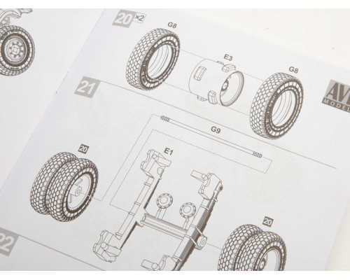 Сборная модель AVD ЗИЛ-130В1 с полуприцепом ОДАЗ-885