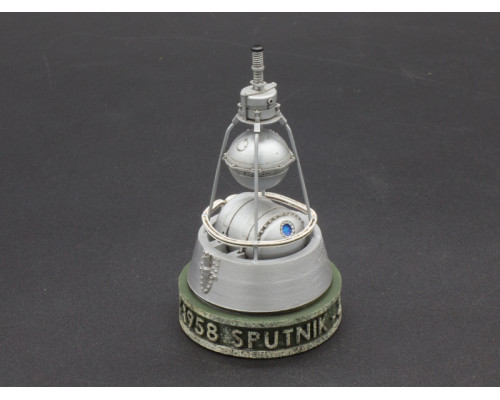 Сборная модель Red Iron Models Советский ИСЗ Спутник-2, 1/35