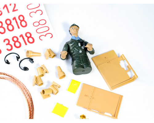 Набор наклеек и аксессуаров для танка Tiger 1 (поздняя версия, пластиковое шасси), неокрашен