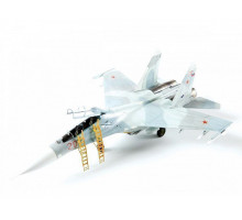 Сборная модель ZVEZDA Российский учебно-боевой самолёт Су-27УБ, 1/72