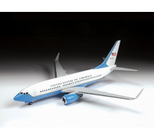 Сборная модель ZVEZDA Пассажирский авиалайнер Боинг 737-700 С-40B, 1/144