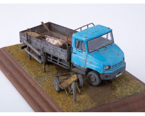 Сборная модель AVD ЗИЛ-5301 Бычок, 1/43