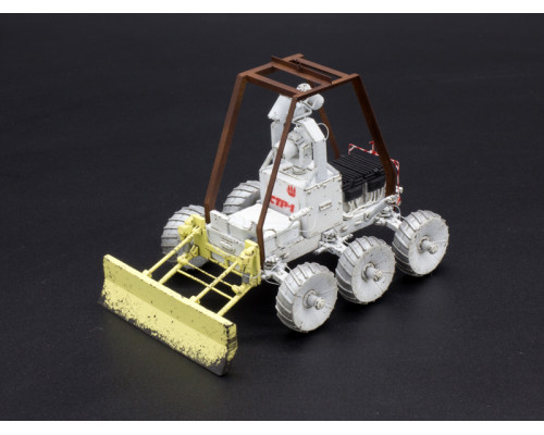 Сборная модель Red Iron Models Сервисно-транспортный робот СТР-1, 1/35