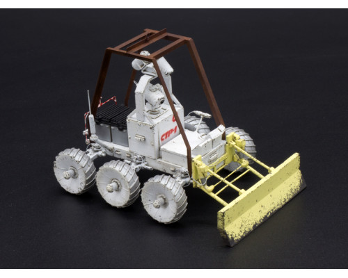 Сборная модель Red Iron Models Сервисно-транспортный робот СТР-1, 1/35