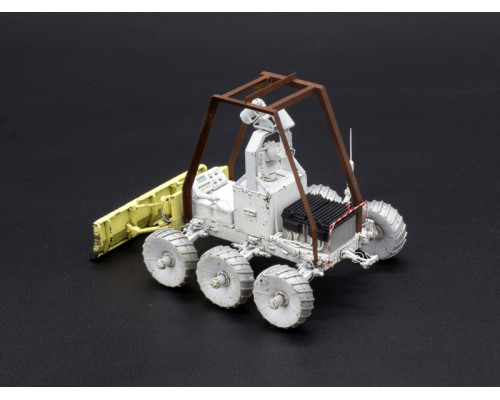 Сборная модель Red Iron Models Сервисно-транспортный робот СТР-1, 1/35