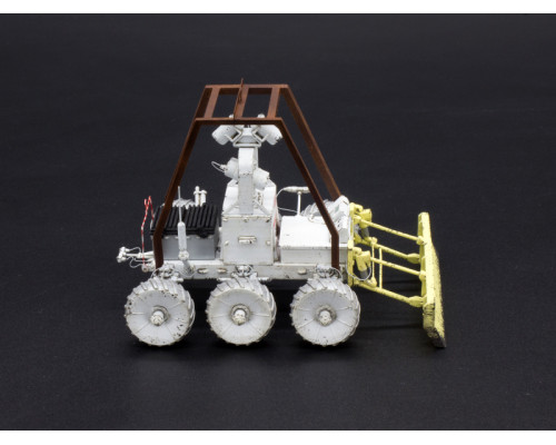 Сборная модель Red Iron Models Сервисно-транспортный робот СТР-1, 1/35