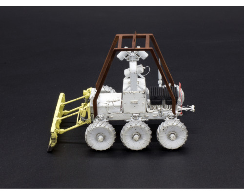Сборная модель Red Iron Models Сервисно-транспортный робот СТР-1, 1/35