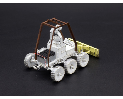 Сборная модель Red Iron Models Сервисно-транспортный робот СТР-1, 1/35