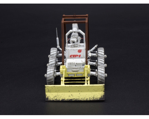 Сборная модель Red Iron Models Сервисно-транспортный робот СТР-1, 1/35