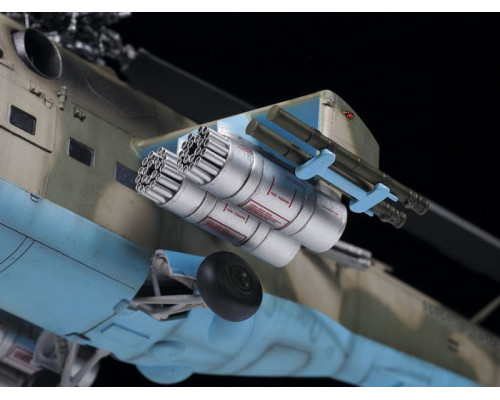Сборная модель ZVEZDA Советский ударный вертолёт Ми-24П, 1/48