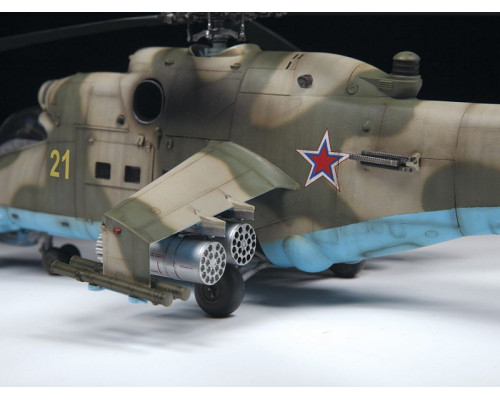 Сборная модель ZVEZDA Советский ударный вертолёт Ми-24П, 1/48