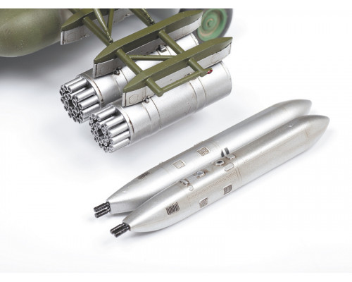 Сборная модель ZVEZDA Советский многоцелевой вертолёт Ми-8МТ, 1/48