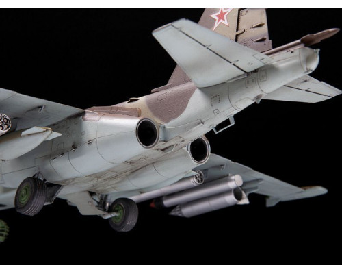 Сборная модель ZVEZDA Советский штурмовик Су-25 1/48, 1/48