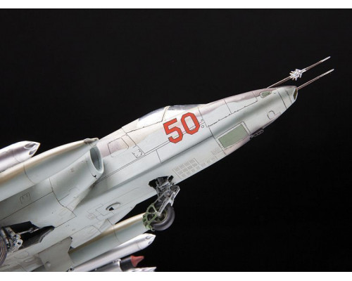 Сборная модель ZVEZDA Советский штурмовик Су-25 1/48, 1/48