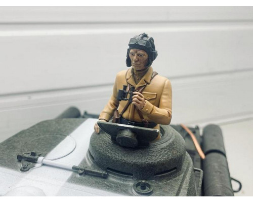 Фигурка. Советский танкист 4 (неокрашенный), 1/16