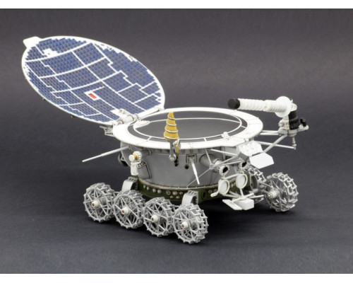 Сборная модель Red Iron Models Советский дистанционно управляемый робот Луноход-1, 1/24