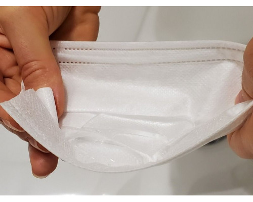 Маска защитная трехслойная на резинке с фиксатором для носа (20шт.)