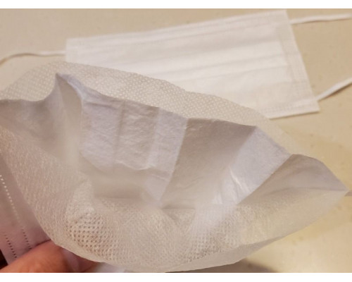 Маска защитная трехслойная на резинке с фиксатором для носа (20шт.)