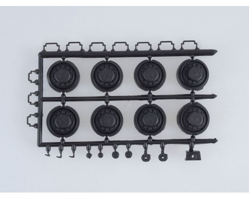 Сборная модель AVD Седельный тягач МАЗ-537, 1/43