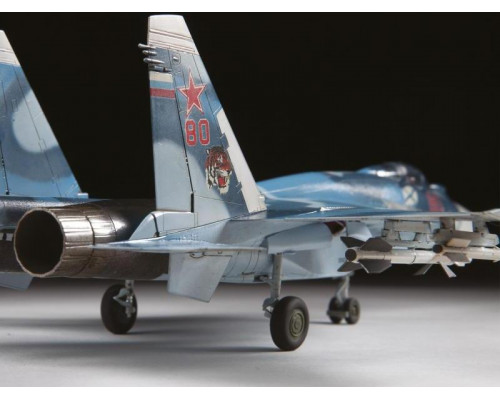 Сборная модель ZVEZDA Российский палубный истребитель Су-33, подарочный набор, 1/72