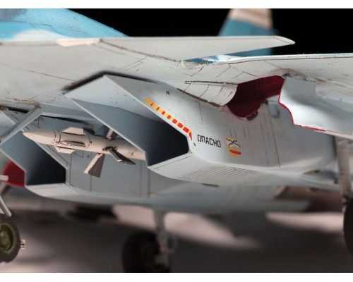 Сборная модель ZVEZDA Российский палубный истребитель Су-33, подарочный набор, 1/72