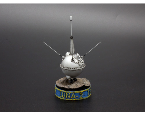 Сборная модель Red Iron Models Советская АМС Луна-2, 1/35
