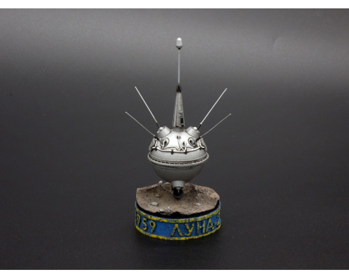 Сборная модель Red Iron Models Советская АМС Луна-2, 1/35