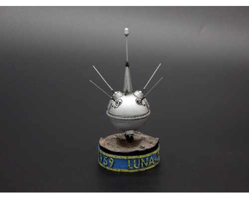 Сборная модель Red Iron Models Советская АМС Луна-2, 1/35