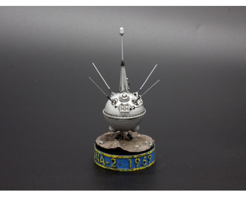 Сборная модель Red Iron Models Советская АМС Луна-2, 1/35